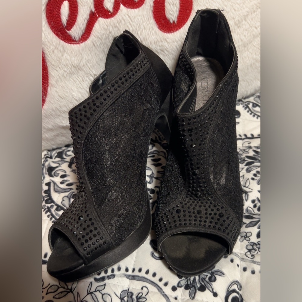 Elegant Black Peep-Toe Women's Shoes